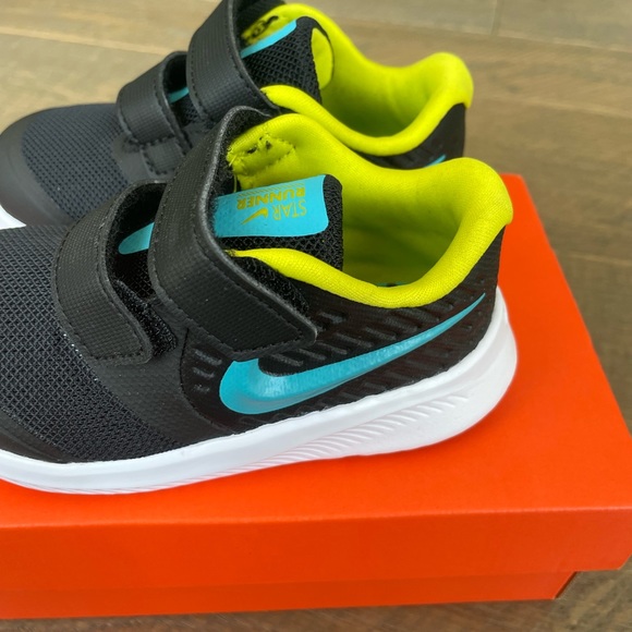 Nike Baby/Toddler Shoes - Picture 2 of 6